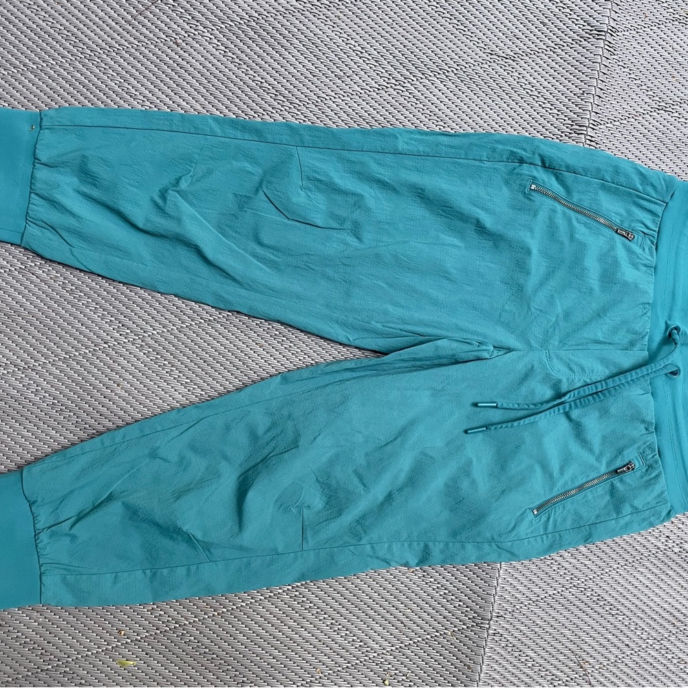 Trekkie north size 8 Athleta